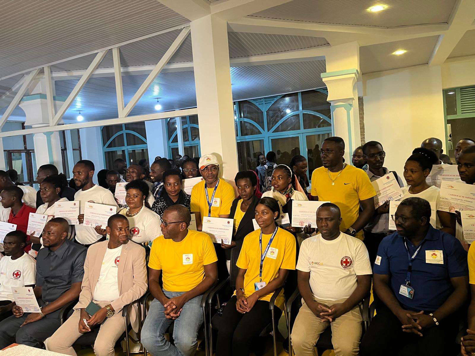 Participants réunis lors de la cérémonie de remise de certificats
